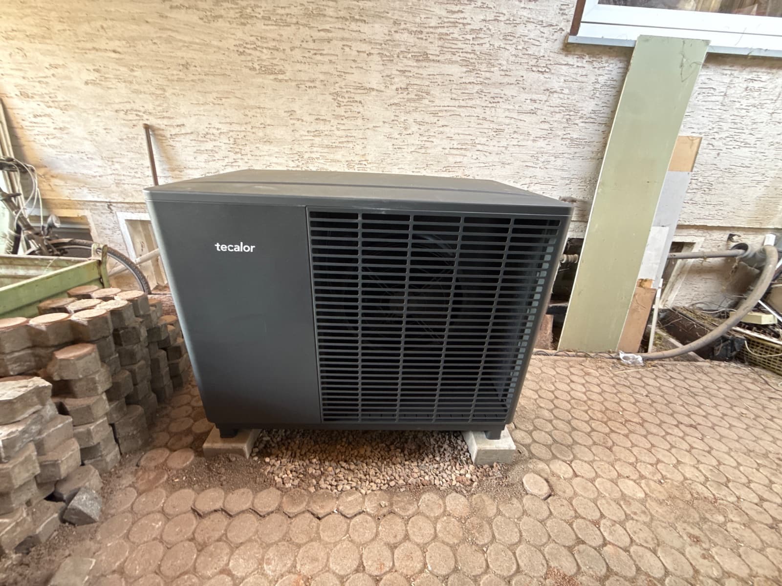Für dieses Objekt haben wir eine tecalor Wärmepumpe der Baureihe TTL Eco geplant und eingebaut – je - Bild 1