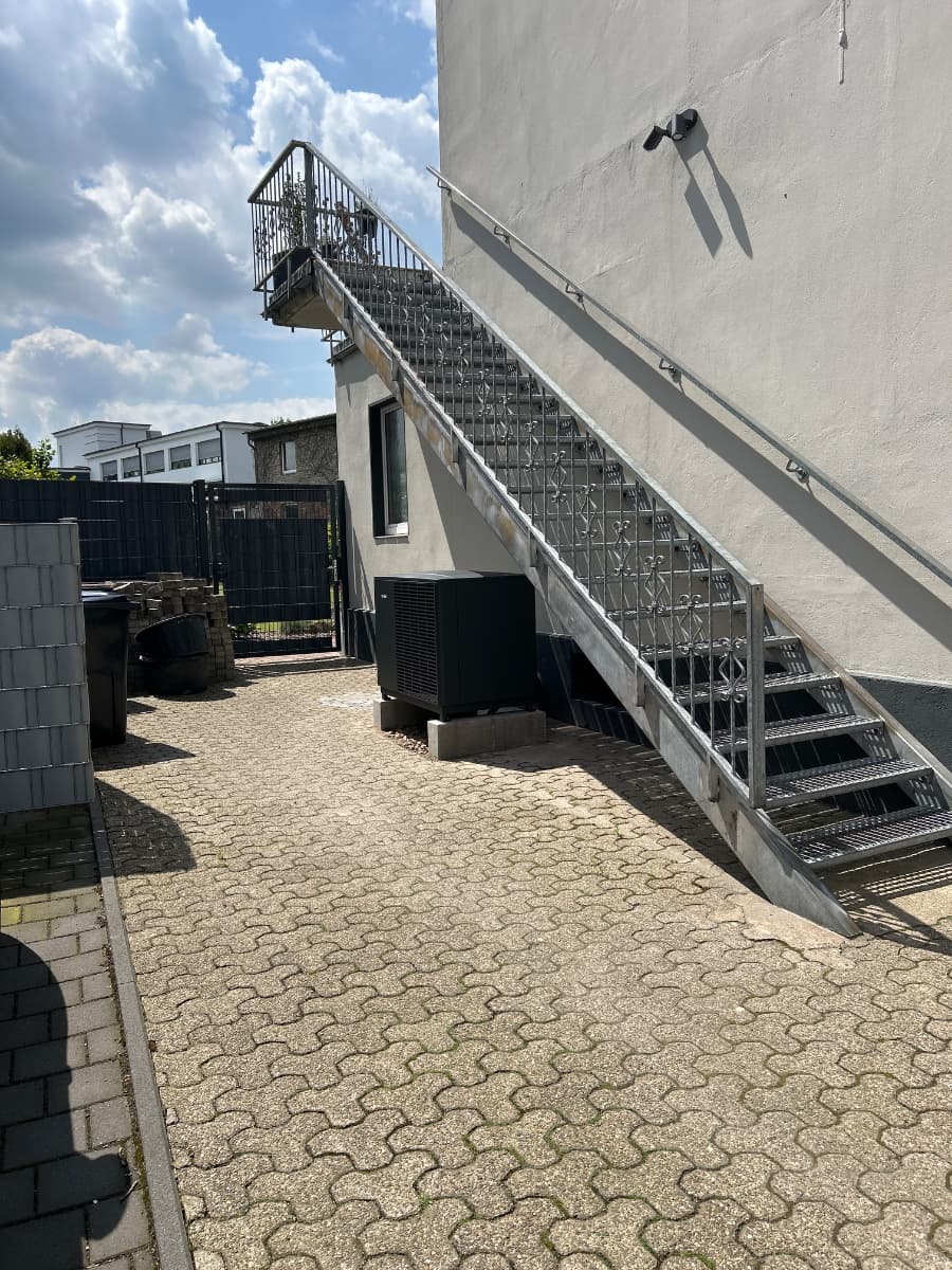 Bei diesem Projekt haben wir von Nuevotherm eine Wärmepumpe der TTL Baureihe Eco installiert – indiv - Bild 1