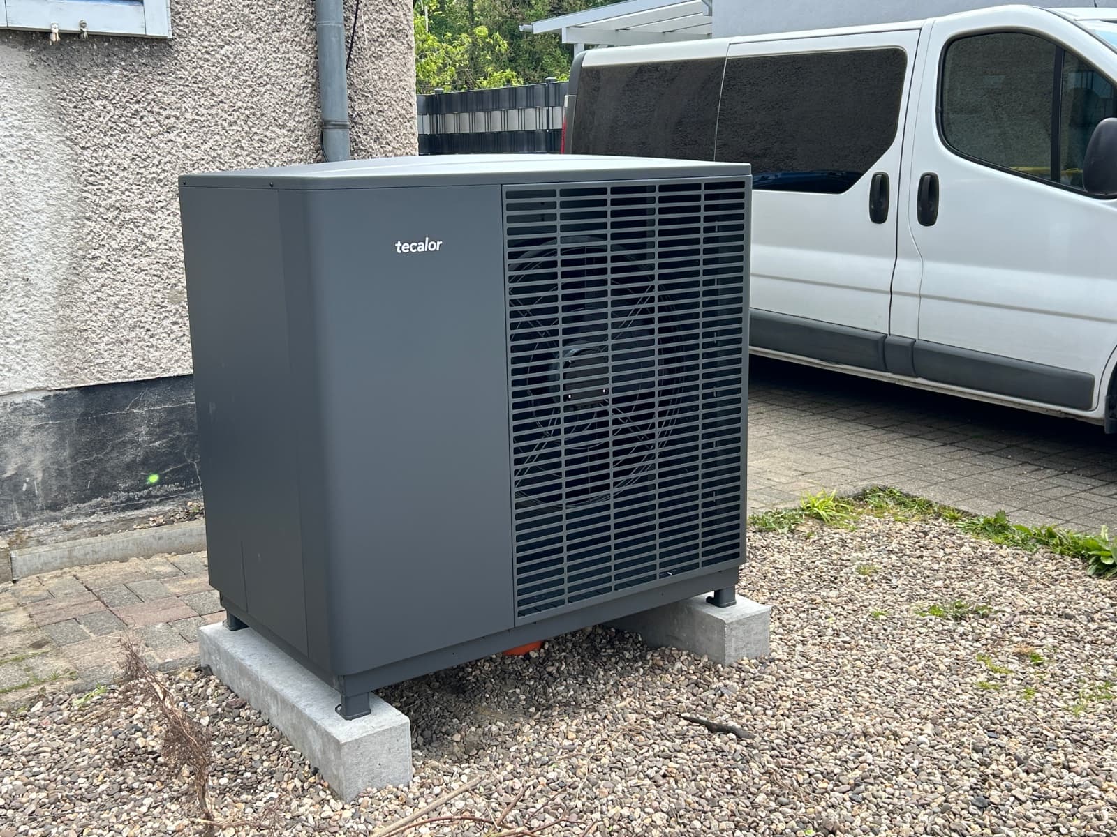 Bei diesem Projekt haben wir von Nuevotherm eine Wärmepumpe der TTL Baureihe Eco installiert – indiv - Bild 1