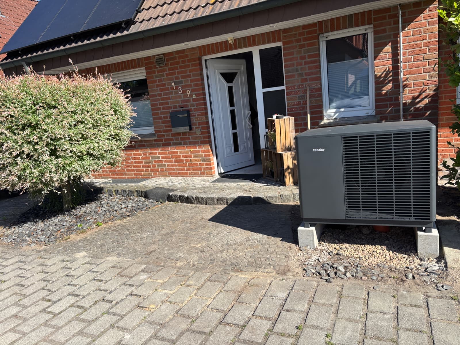 Bei diesem Projekt haben wir von Nuevotherm eine Wärmepumpe der TTL Baureihe Eco installiert – indiv - Bild 1