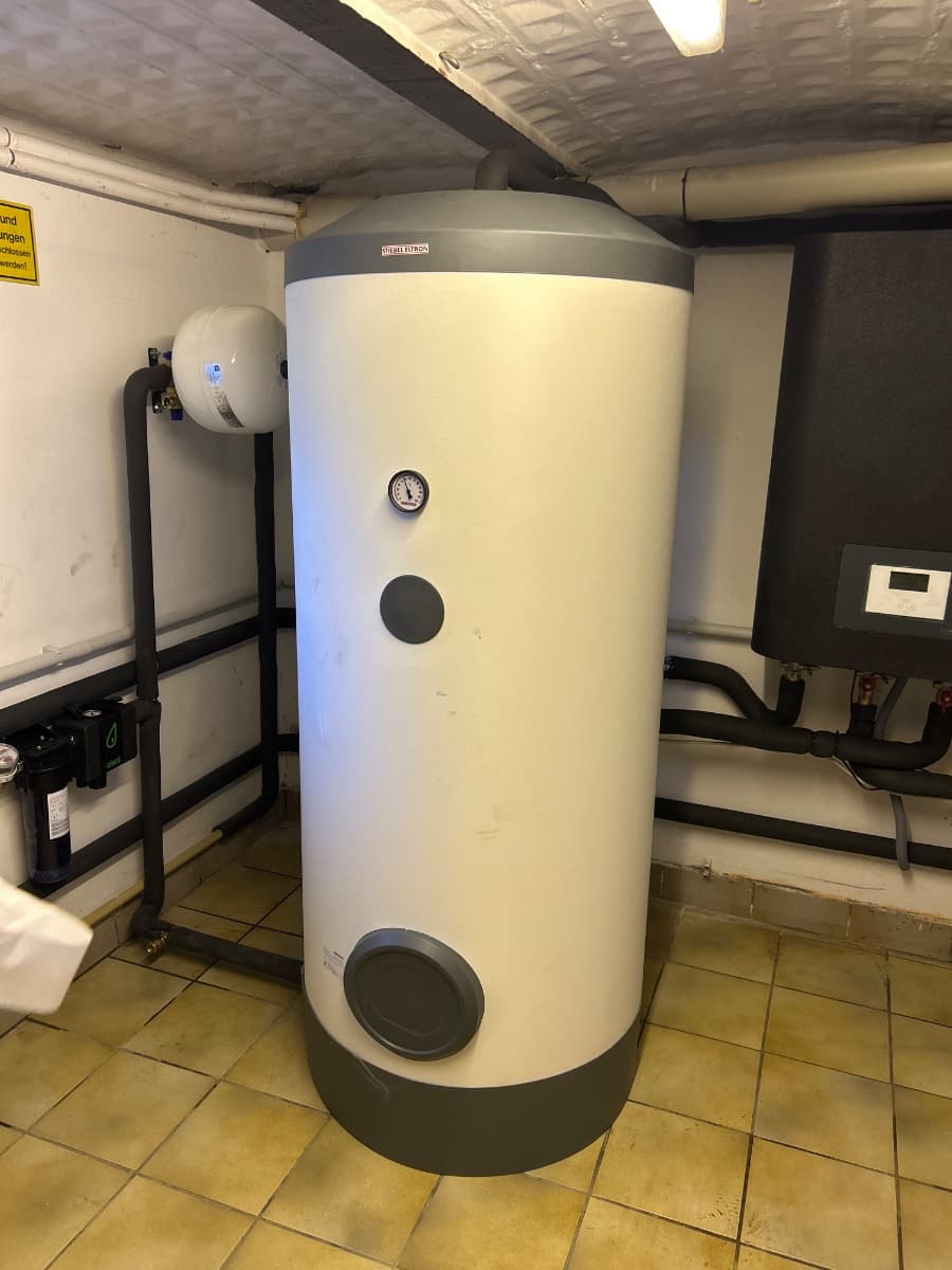 Bei diesem Projekt haben wir von Nuevotherm eine Wärmepumpe der TTL Baureihe Eco installiert – indiv - Bild 1