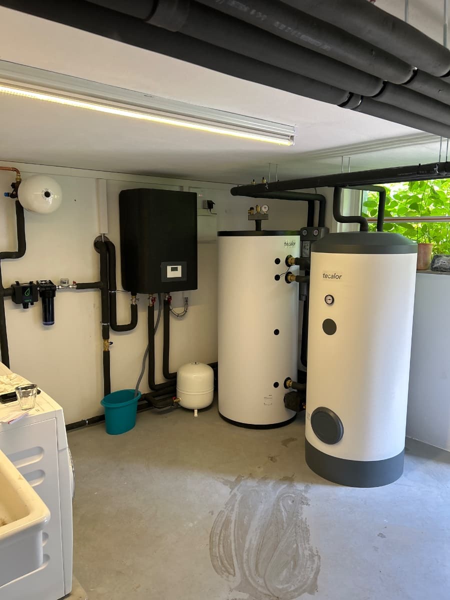 Für dieses Objekt haben wir eine tecalor Wärmepumpe der Baureihe TTL Eco geplant und eingebaut – je - Bild 1